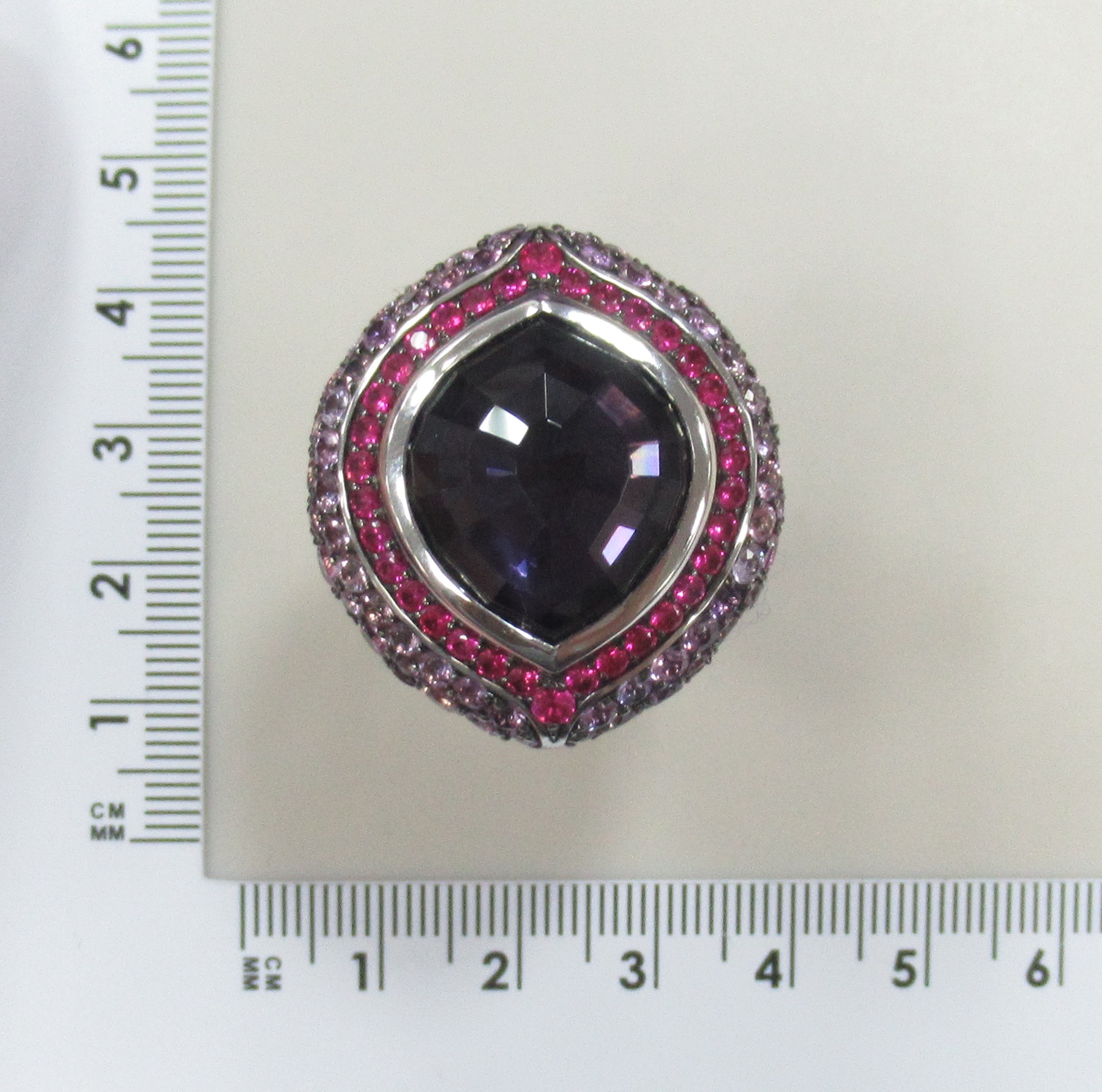 Кольцо из белого золота с аметистом